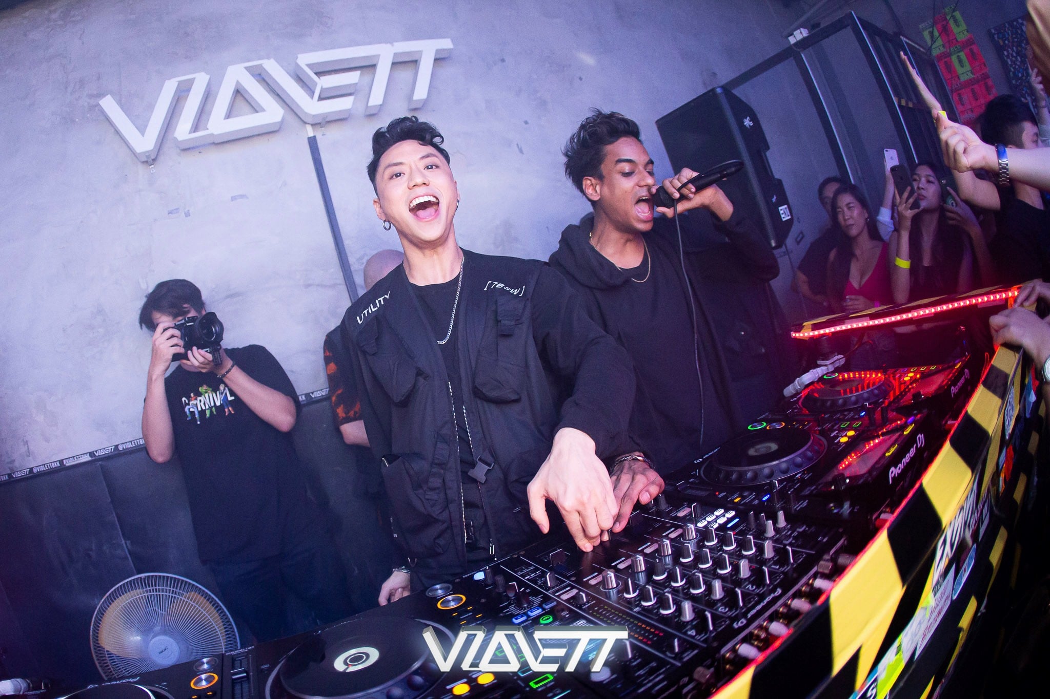 Cara Tampil Keren Saat Jadi DJ Pertama Kali