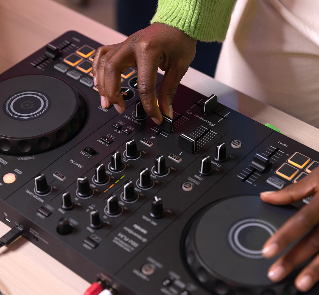 DDJ-FLX4 vs Mixtrack Pro FX: Review Singkat & Rekomendasi