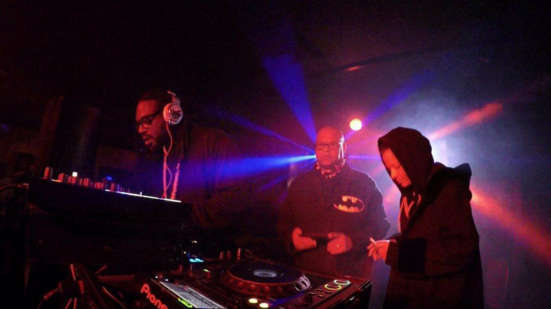 Perbedaan Tech House vs Deep House: Mana Favoritmu?