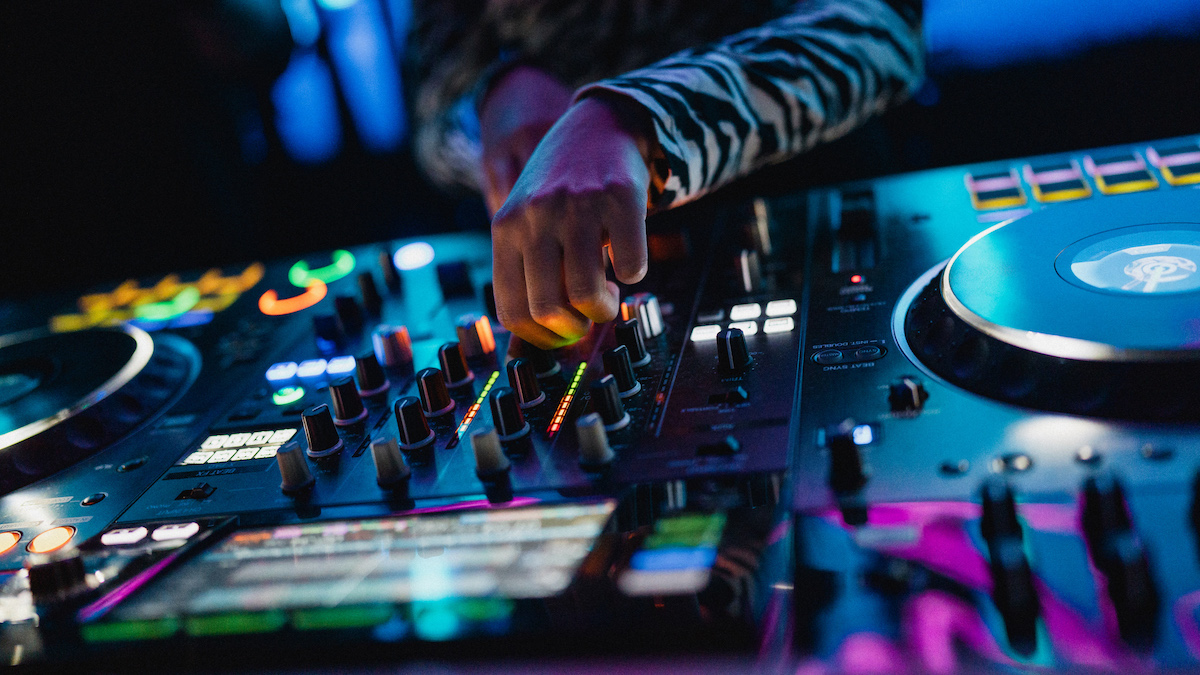 Cara Menjadi DJ Profesional dari Nol di 2025