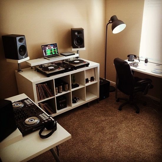 Cara Setup DJ Sederhana di Kamar Kos: Hemat, Efisien, Aman